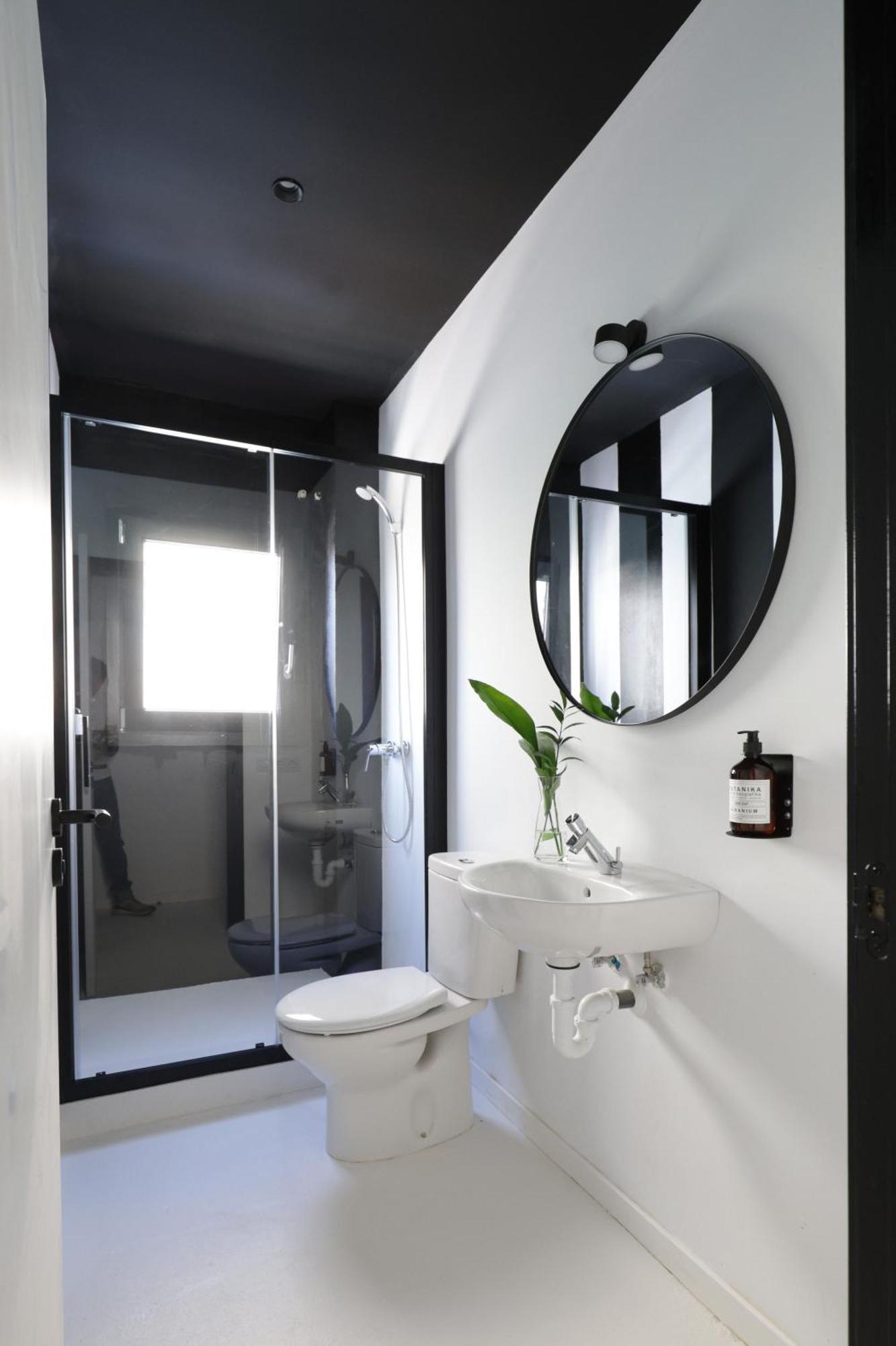 Black And White Hostel Паламос Екстер'єр фото